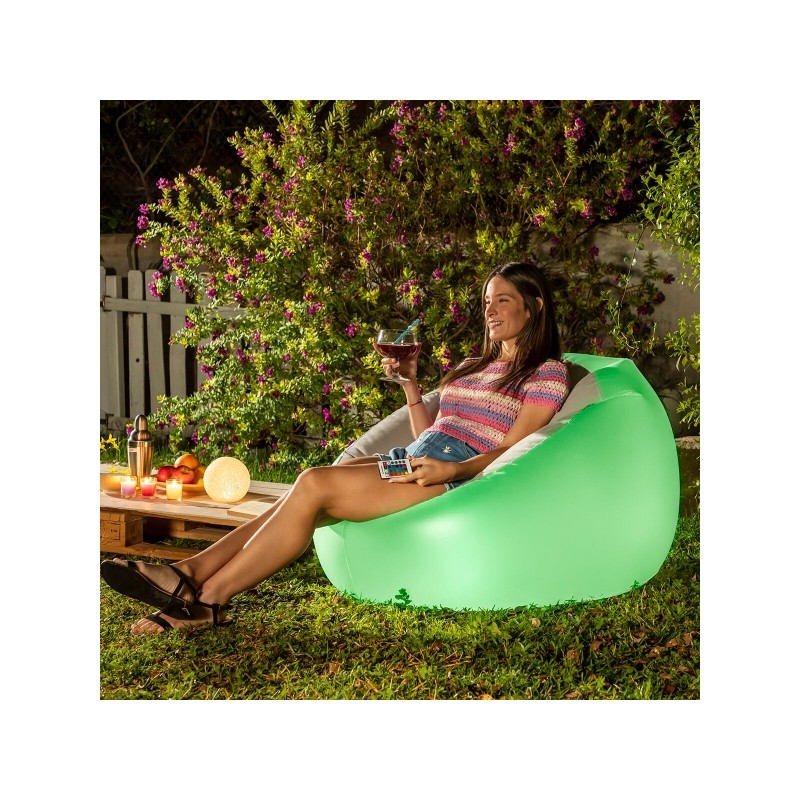 Sofá Insuflável RGB com Comando Este original e versátil sofá insuflável com luz multicolor e controlo remoto adapta-se a qualquer ambiente, combinando elegância e utilidade