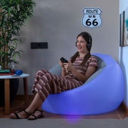 Este original e versátil sofá insuflável com luz multicolor e controlo remoto adapta-se a qualquer ambiente, combinando elegância e utilidade